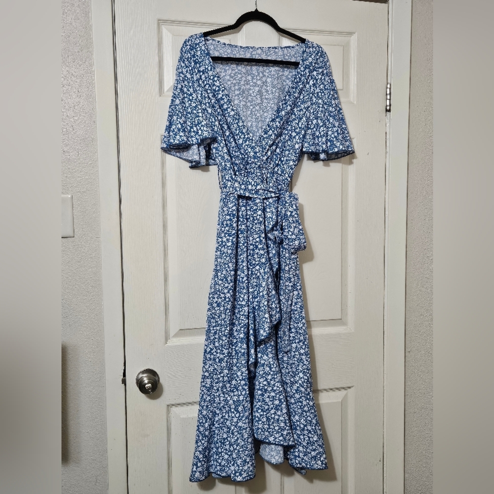 Ditsy Floral Flutter Sleeve Ruffle Hem Belted Dress - Size